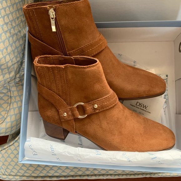 NEW! NIB Suede Bootie from Essex Lane Women’s 9M - Picture 2 of 9